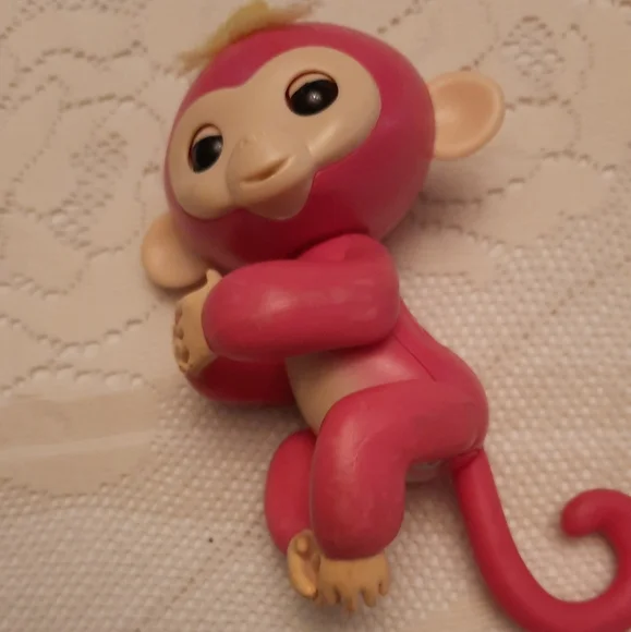 Interactive Fingerling Toy Set - Picture 4 of 6